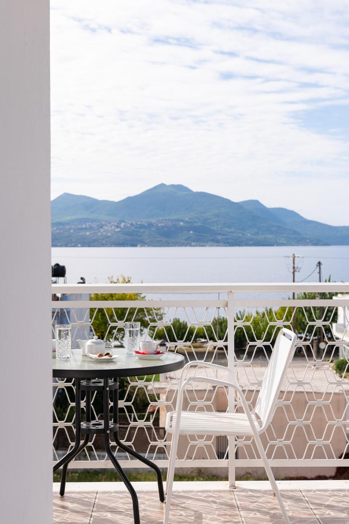 Zoe Seaside Apartment Loutra Edipsou  Exterior photo